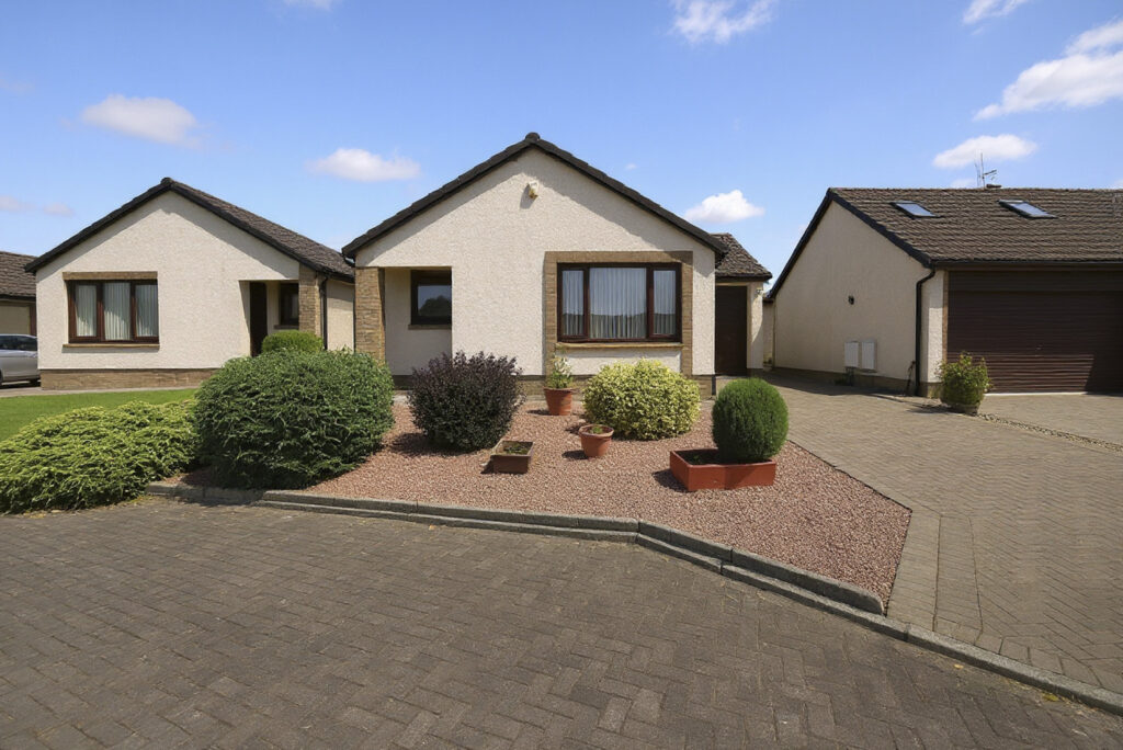 10 Hillhouse Farm Road, Lanark ML11 9HS